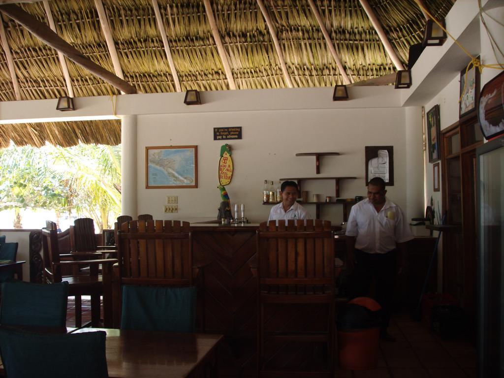 Green Parrot Beach Houses And Resort Placencia Eksteriør bilde